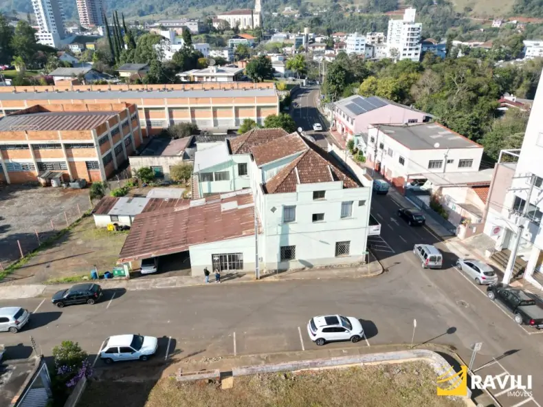  Terreno e Prédio Privilegiado no Centro de Luzerna para Venda!