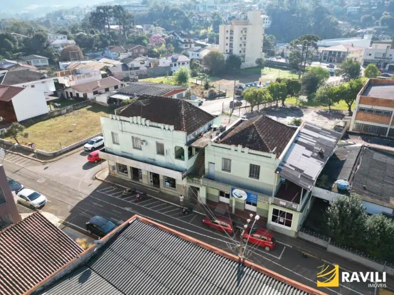  Terreno e Prédio Privilegiado no Centro de Luzerna para Venda!