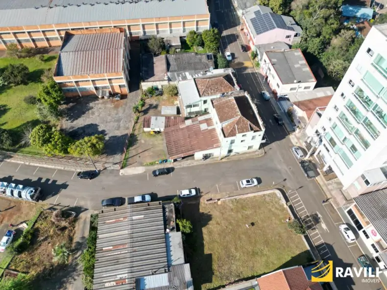  Terreno e Prédio Privilegiado no Centro de Luzerna para Venda!