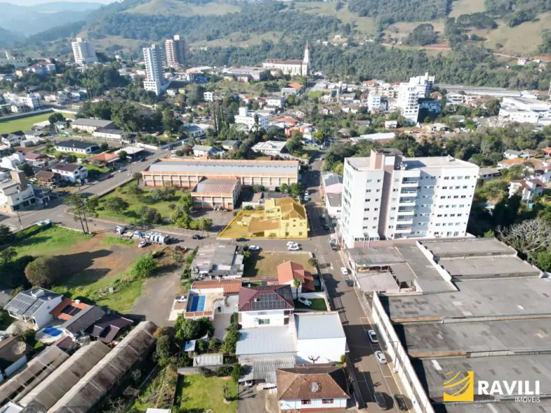  Terreno e Prédio Privilegiado no Centro de Luzerna para Venda!