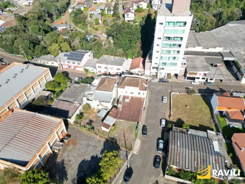  Terreno e Prédio Privilegiado no Centro de Luzerna para Venda!