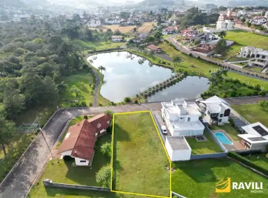 Terreno para Venda com 898,22m² no Condomínio Áustria Residencial!