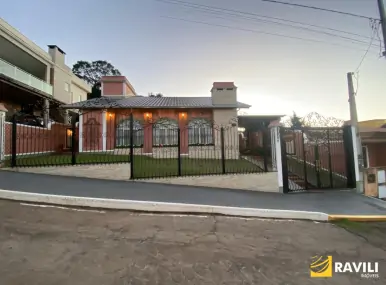 Casa Neocolonial Disponível para Venda!