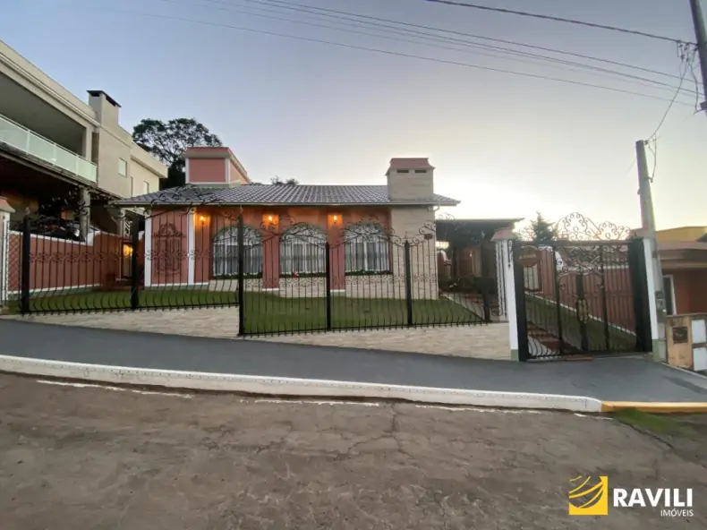 Casa Neocolonial Disponível para Venda!