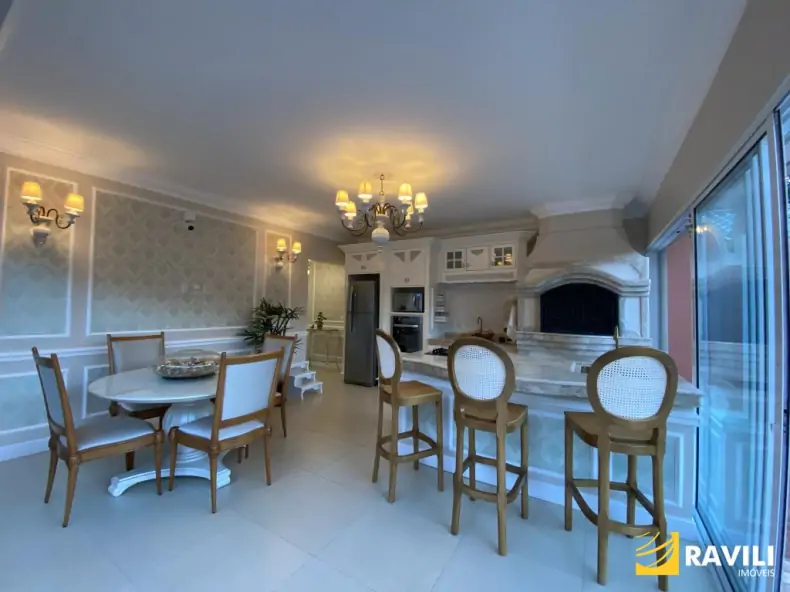 Casa Neocolonial Disponível para Venda!