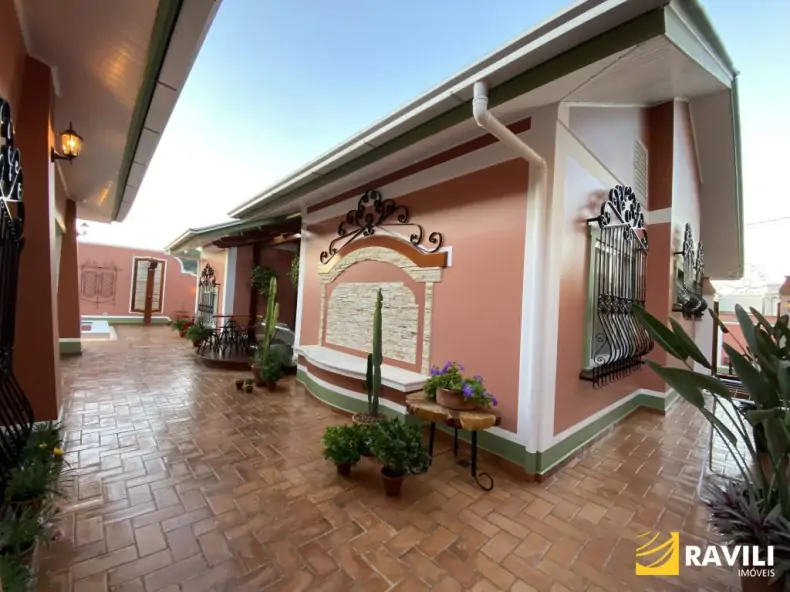 Casa Neocolonial Disponível para Venda!