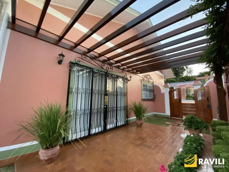 Casa Neocolonial Disponível para Venda!
