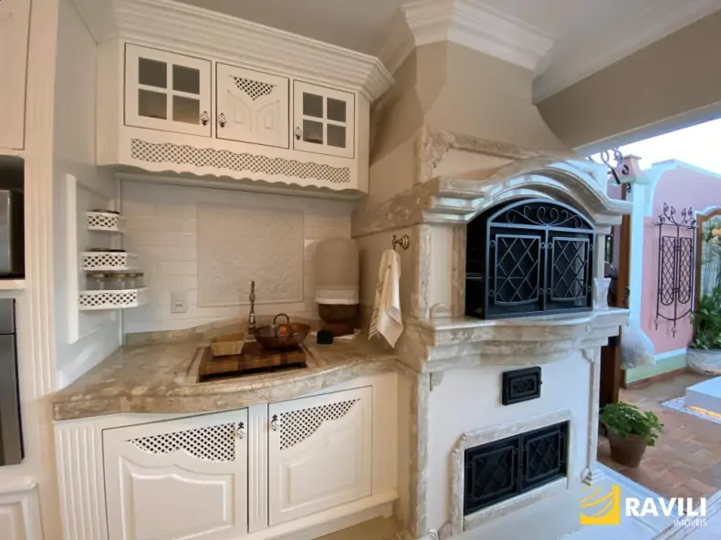 Casa Neocolonial Disponível para Venda!