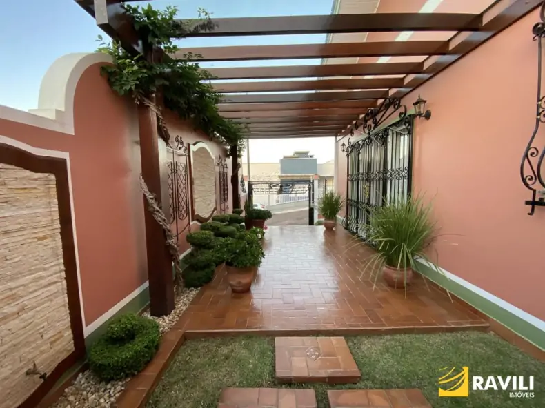 Casa Neocolonial Disponível para Venda!