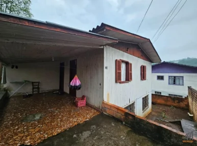  Casa com Duas Moradias Próximo ao Parque de Joaçaba!