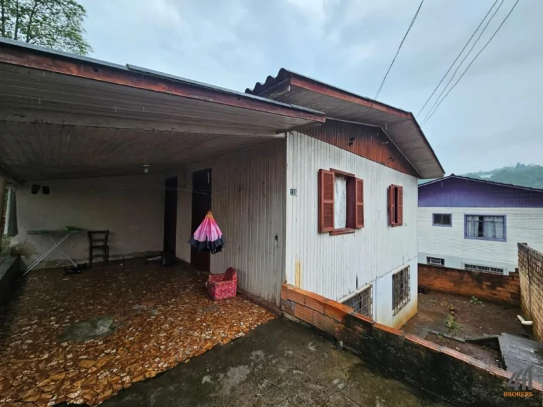  Casa com Duas Moradias Próximo ao Parque de Joaçaba!