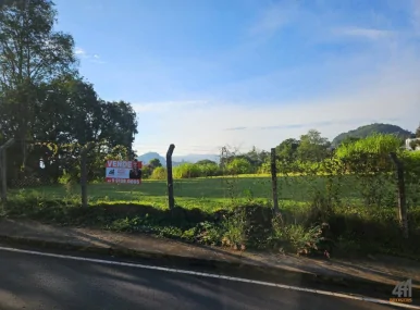 Terreno 3706 mts no Flor da Serra